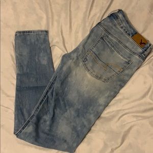 Light wash acid jeans